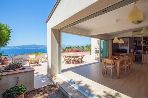 Villa de rêve à Porticcio – Vue mer époustouflante, piscine, plage à pied