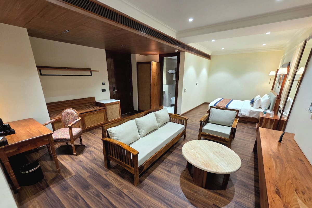Akhyana Suite | Egyptian cotton sheets, premium bedding, down comforters, minibar