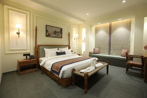 Luxury Room | Egyptian cotton sheets, premium bedding, down comforters, minibar - Akhyana Hotel Near Unitech Cyber Park  (Gurugram)