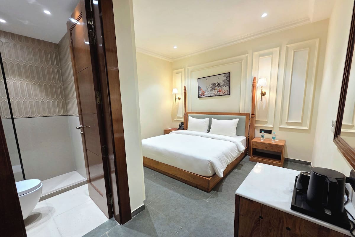 Standard Room | Egyptian cotton sheets, premium bedding, down comforters, minibar