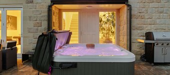 The Harrogate Celebration House | Sleeps 19 | Karaoke Bar and Hot Tub