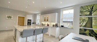The Harrogate Celebration House | Sleeps 19 | Karaoke Bar and Hot Tub