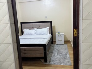 1 bedroom, WiFi - Cozy apartment in  Nairobi with ample parking free WiFi and ambient environment (Nairobi)