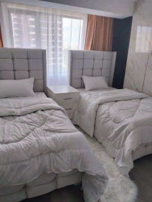 2 bedrooms, iron/ironing board, WiFi, bed sheets - New 2 Besrooms in Westlands Near GTC on 20th topfloor with a spectacular view (Nairobi)