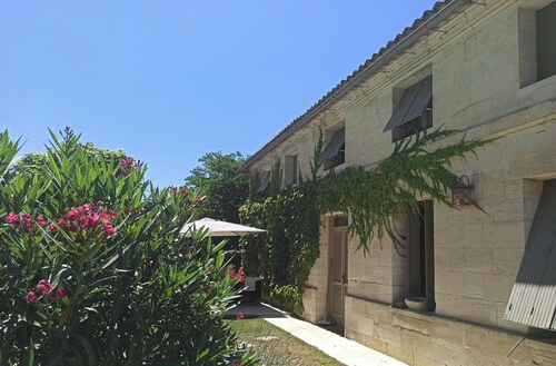 Charming house with swimming pool near Saint Emilion