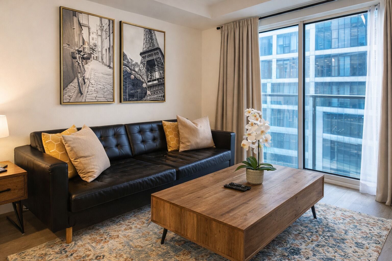 City Studio, Balcony, City View | Living area