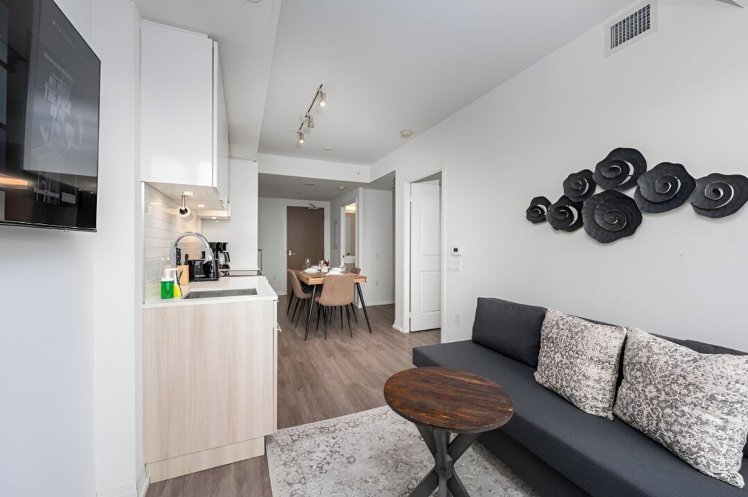 Grand Room, Balcony, City View | Living area