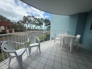 Outdoor dining - Atlantis Unit 8, Esplanade, Hervey Bay QLD 4655 (Torquay)
