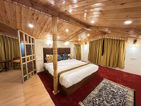 Family Room | Rollaway beds, free WiFi, bed sheets - The Riviera Hotel Pahalgam (Pahalgam)