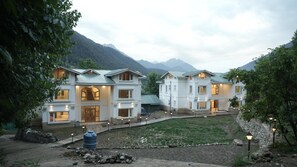 المنشأة من الخارج