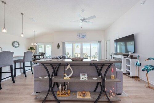 Salty Seahorse - 3/2 w/ Golf Cart & Grill in The Village of Lake Denham Near Eastport