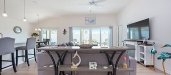 Salty Seahorse - 3/2 w/ Golf Cart & Grill in The Village of Lake Denham Near Eastport