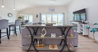 Salty Seahorse - 3/2 w/ Golf Cart & Grill in The Village of Lake Denham Near Eastport