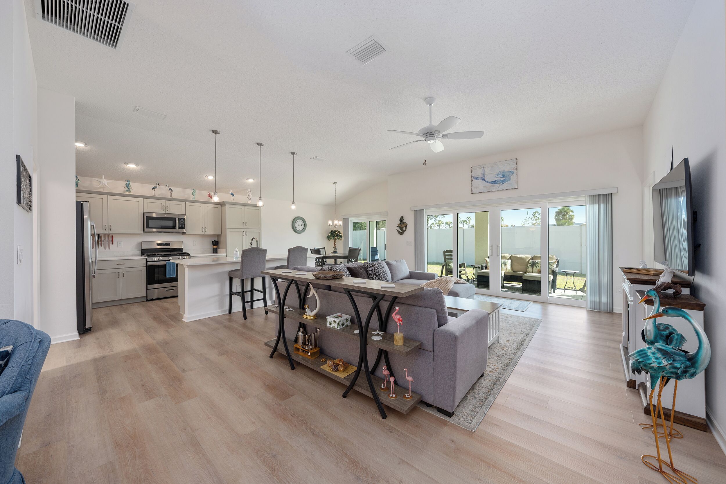 Smart TV, fireplace, offices