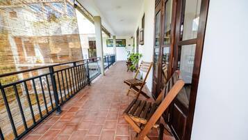 Deluxe Double Room | Terrace/patio