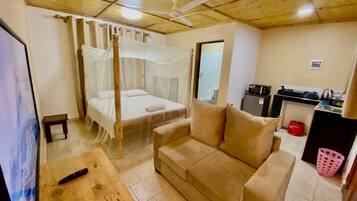 Deluxe Studio Suite | Living area