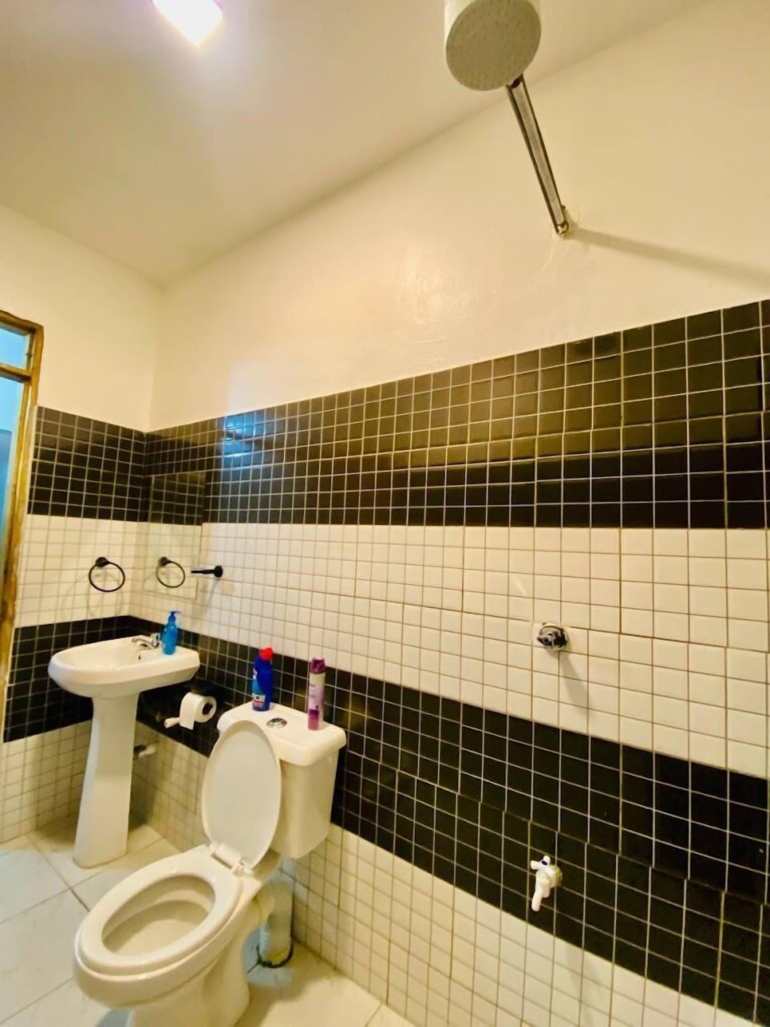 Deluxe Apartment | Bathroom