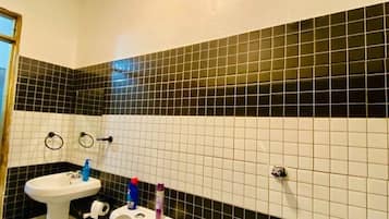 Deluxe Apartment | Bathroom