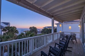 Outdoor dining - Spanish Villa| Sleeps 12 (Jacksonville Beach)