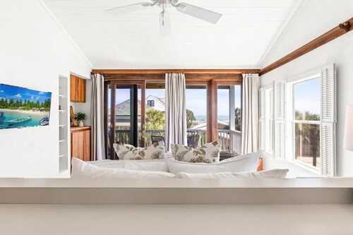 Spanish Villa| Sleeps 12