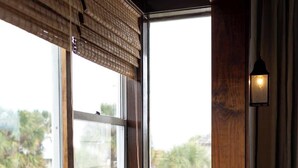 A window seat with a view of the outdoors, a lamp, and a cushion. - Spanish Villa - Sleeps 12 (Jacksonville Beach)
