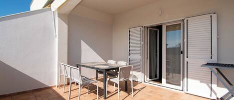 屋外ダイニングエリア