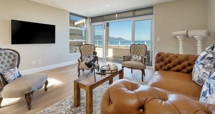 Elegant Coastal Luxury Villa Near Cape Town | Walk to Beach & Dining, sleep 6,