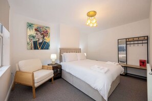 4 bedrooms, desk, iron/ironing board, WiFi - Central Family Home near Etihad Stadium & M60 (Greater Manchester)