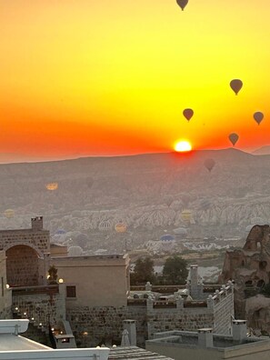 View from property - Balloon View Terrace in Cappadocia • Jacuzzi Cave Rooms • Unique Day & Night (NEVŞEHİR)
