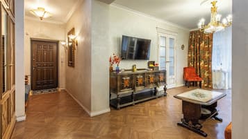 Signature Condo, Balcony, Courtyard View | Interior