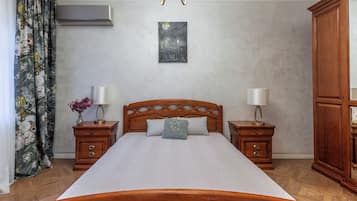 Signature Condo, Balcony, Courtyard View