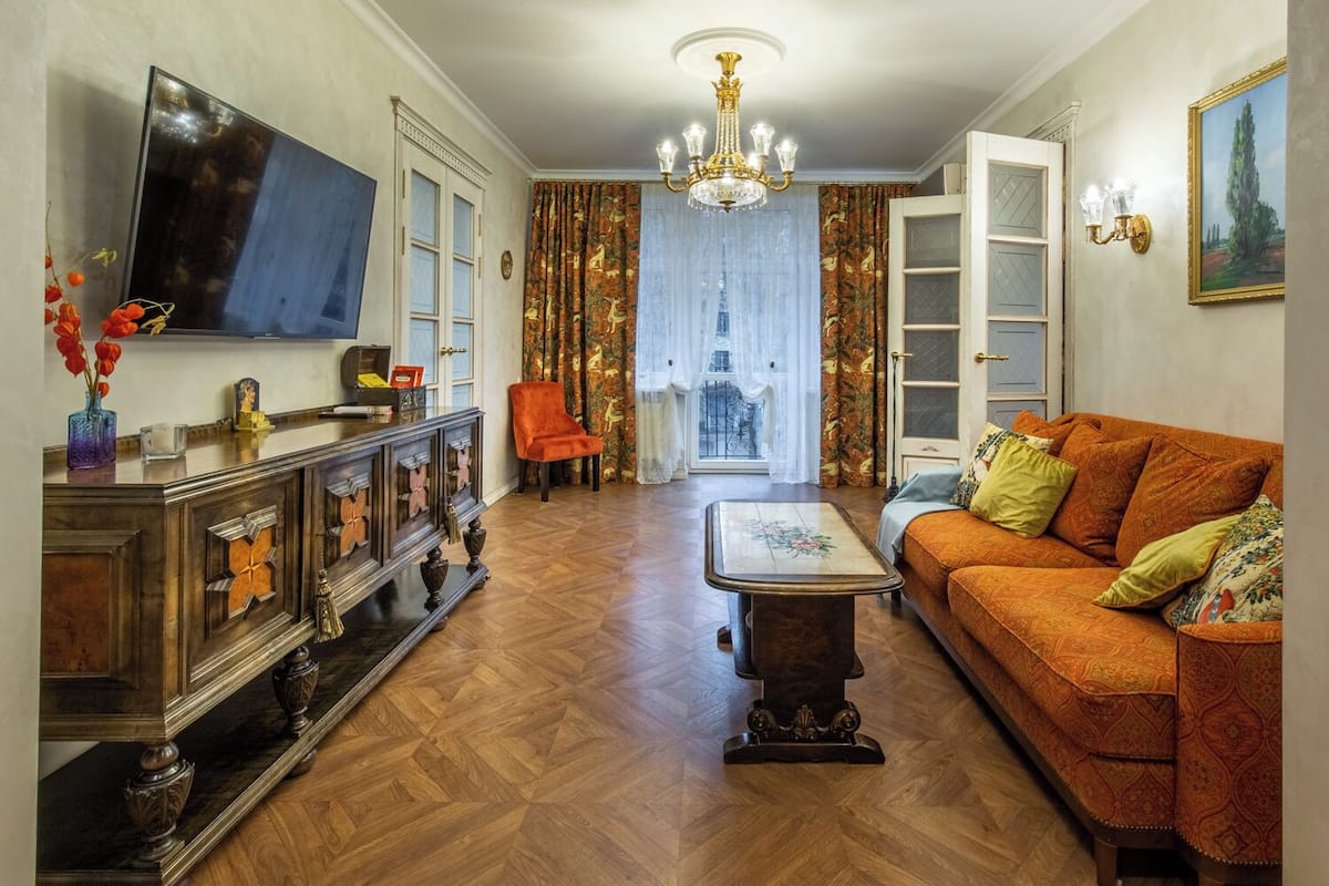 Signature Condo, Balcony, Courtyard View | Living area