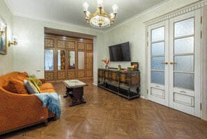 Signature Condo, Balcony, Courtyard View | Living area - Designer Apartment on Victory Square (Minsk)