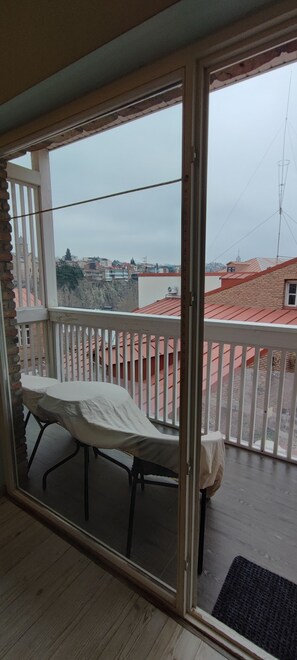 Interior - Adorable flat in Tbilisi center with stunning view and balcony, fully equipped! (T'bilisi)