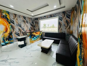 Kahden hengen huone, kaupunkinäköala | Sisätilat