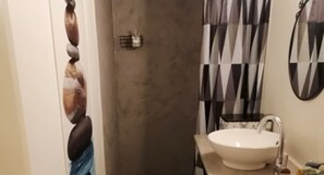 Double Room, Shared Bathroom | Bathroom - Æ' Quinta (Thisted)