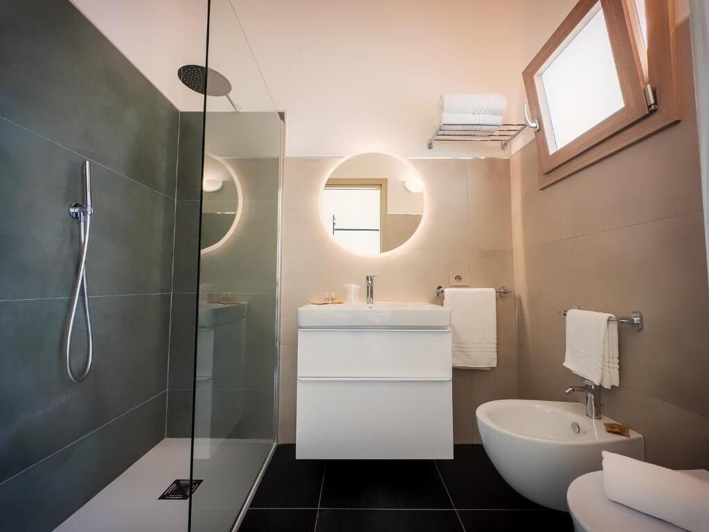 Camera doppia, balcone, vista giardino | Bagno