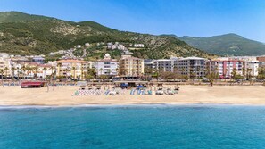 Private beach nearby, sun-loungers, beach umbrellas, beach towels - Tolenza Hotels Alanya (Alanya)
