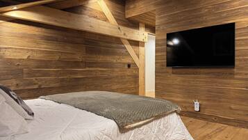 5 bedrooms, WiFi, bed sheets