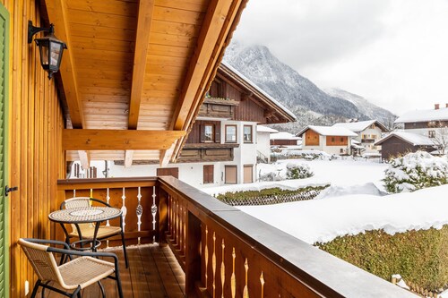 Ferienhaus 'Bletschers Hoamat' mit Bergblick, privater Terrasse und WLAN