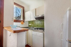 Apartment | Private kitchen - Apartment With sea View and Great Roof Terrace (Santa Teresa di Gallura)