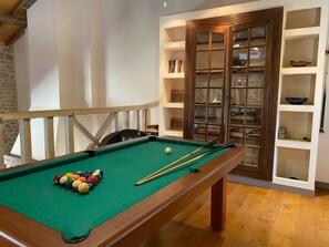 Games room - Large self-catering cottage ideal for a large family (sauna, spa, heated pool). (Saint-Sylvestre)