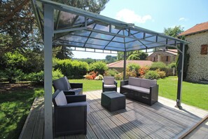 Terrace/patio - Large self-catering cottage ideal for a large family (sauna, spa, heated pool). (Saint-Sylvestre)