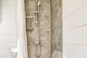 Haartrockner, Seife, Toilettenpapier