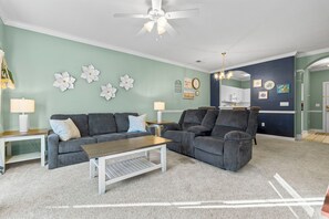 Smart TV - Barefoot 914 Free Shuttle Pool,Beach, Pet Friendly (North Myrtle Beach)