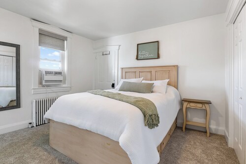 Pond View Amish Farmstay - in central Lancaster County - 3 min to Sight & Sound!