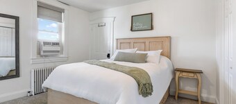 Pond View Amish Farmstay - in central Lancaster County - 3 min to Sight & Sound!