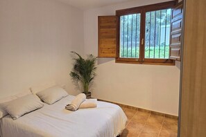 5 bedrooms, iron/ironing board, bed sheets