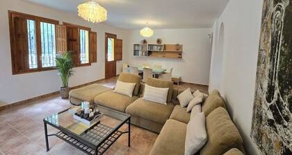 Casa Rural con Piscina para Grupos Grandes