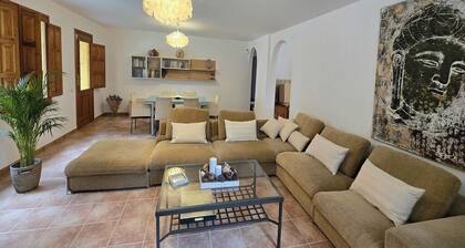 Casa Rural con Piscina para Grupos Grandes